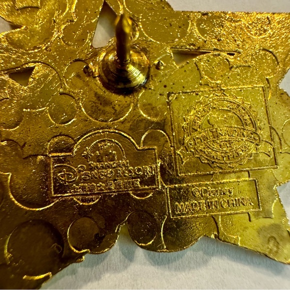 Pluto in green star- Shanghai Disney Resort pin. 43166 - - Picture 7 of 9